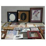 Picture lot. Framed prints and empty picture