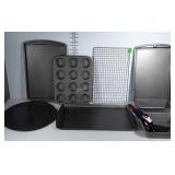 Baking lot: baking sheets,  pizza pan, bread /