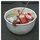 Aluminum pan with Hummingbird feeders