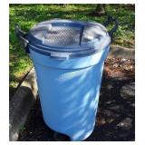 Rubbermaid roughneck 32 gallon trash can