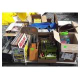 Home Goods Misc. Lot, knives with block,