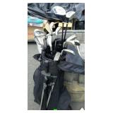 Golf bag with clubs