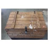 Large shipping crate with hinged lid, Eau de
