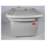 Sterilite small storage tote with lid
