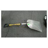Snow shovel