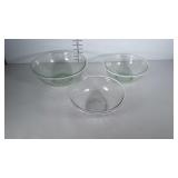 3 glass mixing bowls. Two are 2.5 Liters and one