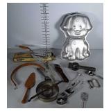 Puppy cake mold, New old stock expanding spatula