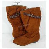 Size 9 ladies suede boots, gently used