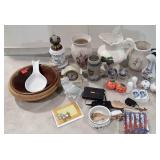 Mixed group, electronics, salt & pepper shakers,