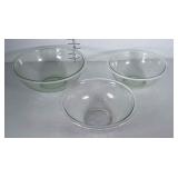 3 glass mixing bowls. Two are 2.5 Liters and one