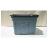 RUBBERMAID ROUGHNECK 18 gallon tote with lid.