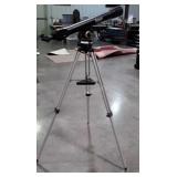 Bushnell Telescope with tripod, D-70mm-, F-800mm.