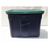RUBBERMAID ROUGHNECK 18 gallon tote with lid.