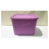 STERILITE 18 gallon tote with lid.