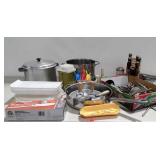 Kitchen items: knife block with knives, shaker,