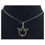 Sterling silver necklace 20in plus a pendant 6.1g