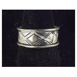 Silver 925 Band with Criss Cross Design  ,
