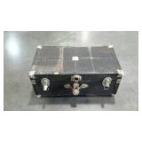 Storage trunk with till. No key.