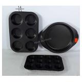 Non-stick round cake pan and large muffin pan