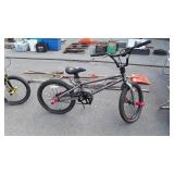 Bicycle, Avigo Raw, 20" tires need aired, good