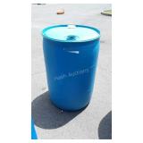 Blue poly 55 gallon Drum, missing one of the lid