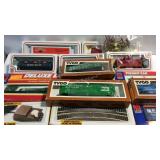 Train cars and accessories -Tyco, life-like