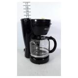 Black & Decker 12 cup coffee maker. Powers on.