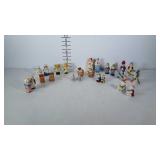 Lot of vintage salt and pepper shakers.