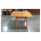 Drop leaf kitchen table. 42"×36"×30" when