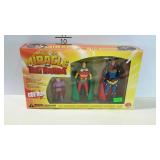 DC DIRECT deluxe action figure set.