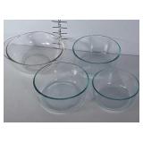 4 Pyrex Bowls