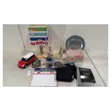 Decor group, lamp, candleholder, pewter plate,