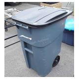Rubbermaid Trash Container 50 gallon wheeled