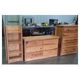 3pc Pine Bedroom Furniture lot. 5 drawer Chest, 6