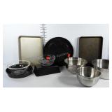 Kitchenwares: 2 small baking sheets, round enamel