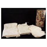 2 offwhite table cloths and 5 matching cloth