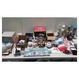 Mixed group with decanters, office supplies, f