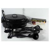 Granite ware oval roasting pan with lid, plastic