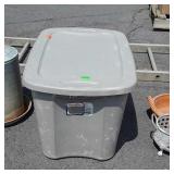 Sterilite 18-gallon tote