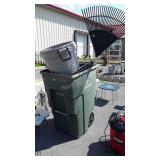 Trash can lot: Toter, Rubbermaid can - no lids,