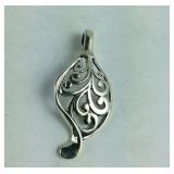 Artisan Sterling scroll openwork pendant 2.25gr