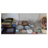 Household lot. Books, framed pictures, decor