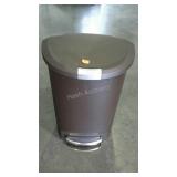 Simple-Human step-on trashcan. Soft vlose.