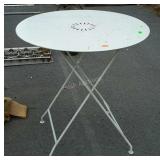 Folding metal patio table 30 in dia