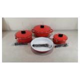 7-piece gourmet international cookware set.