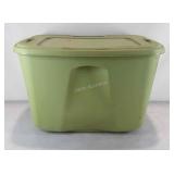 Homz 18 gallon tote with lid.