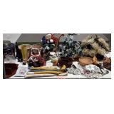 Home decor lot, everlasting flowers, Santa and ms.