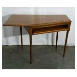 Desk with keyboard shelf, SELLER CODE N3