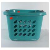 Sterlite laundry basket. Needs cleaned.
