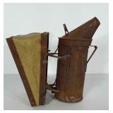 Dadant & Sons Bee Smoker. Stands 9" tall.